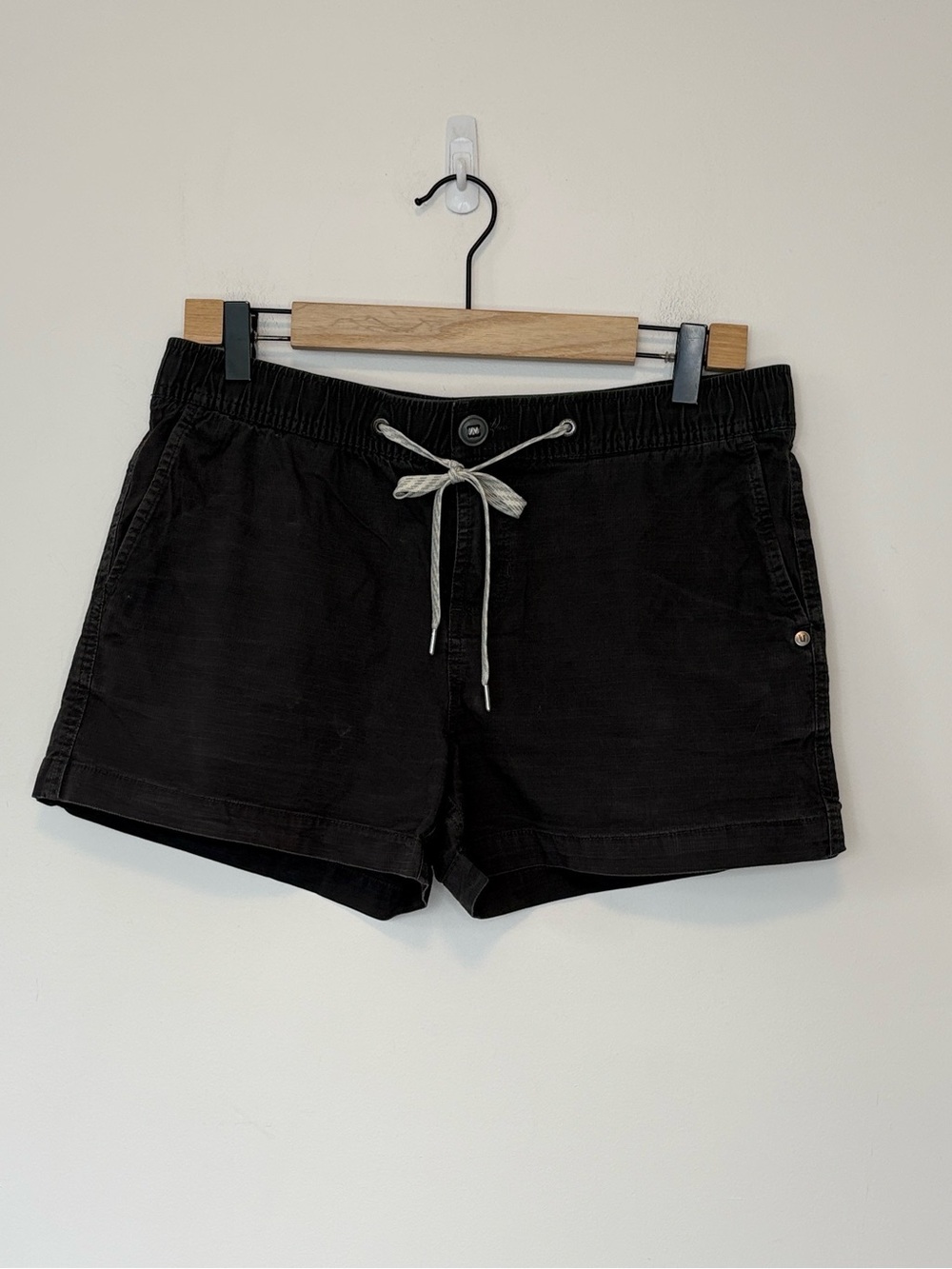 VUORI women’s Ripstop Short , sz : medium